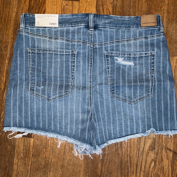 AE Curvy Hi Rise Shortie - Picture 3 of 3